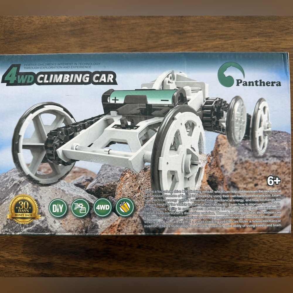 NIB!! 4WD Climbing Car - Stem, educational, remote